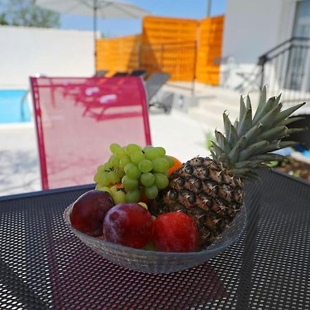 Luxury Apartment Petra With Private Pool 扎达尔 外观 照片