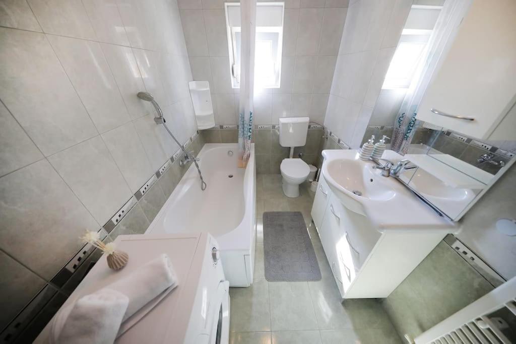 Luxury Apartment Petra With Private Pool 扎达尔 外观 照片