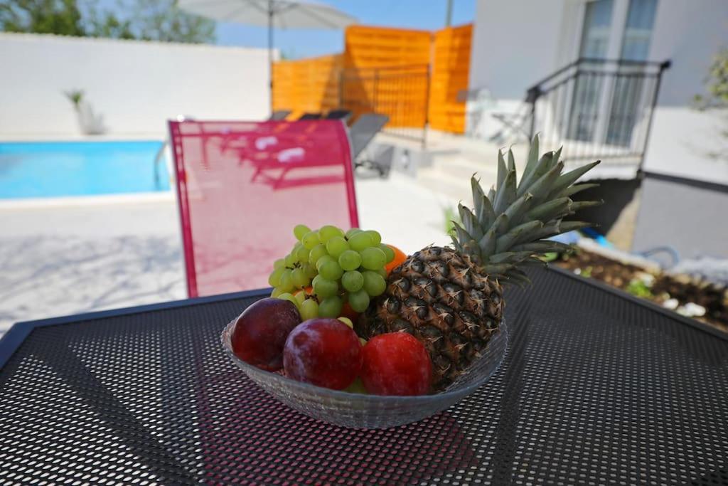 Luxury Apartment Petra With Private Pool 扎达尔 外观 照片