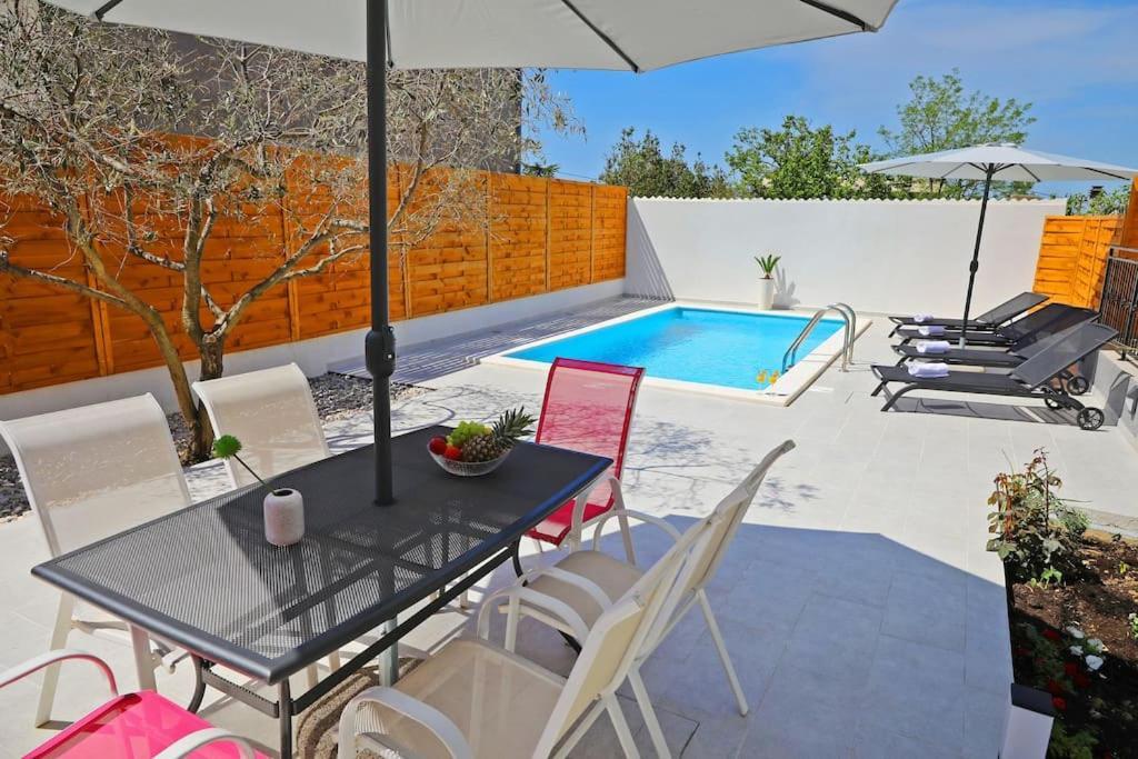 Luxury Apartment Petra With Private Pool 扎达尔 外观 照片
