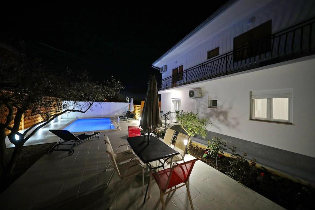 Luxury Apartment Petra With Private Pool 扎达尔 外观 照片