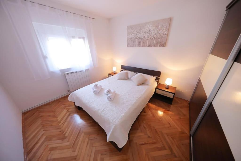 Luxury Apartment Petra With Private Pool 扎达尔 外观 照片