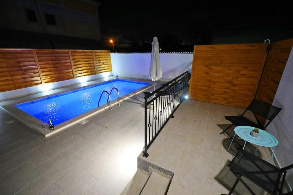 Luxury Apartment Petra With Private Pool 扎达尔 外观 照片