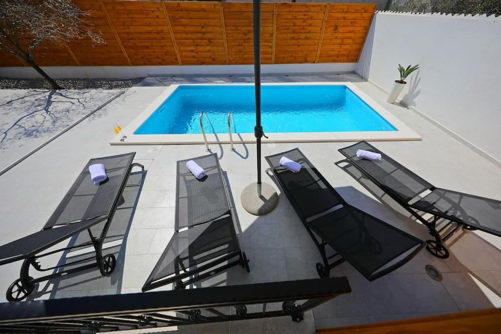 Luxury Apartment Petra With Private Pool 扎达尔 外观 照片