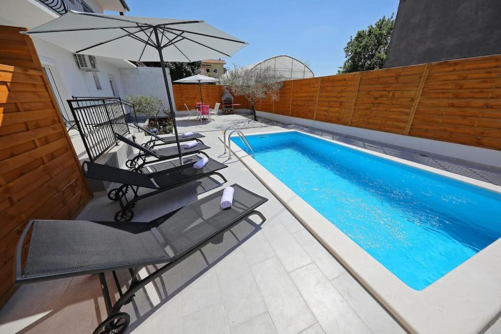 Luxury Apartment Petra With Private Pool 扎达尔 外观 照片