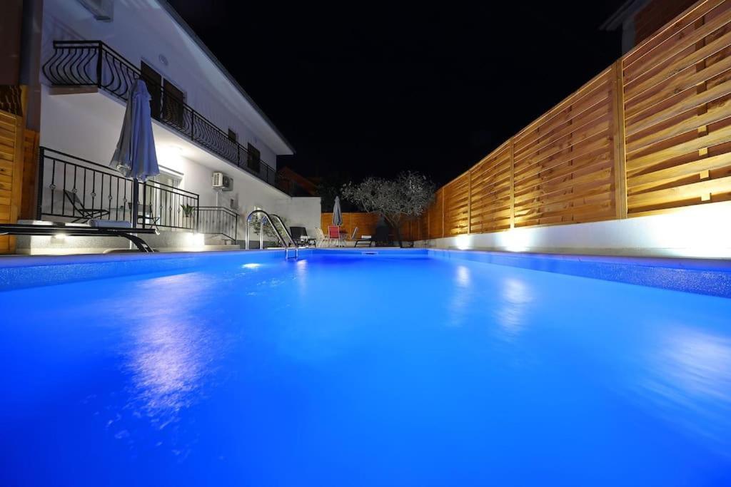 Luxury Apartment Petra With Private Pool 扎达尔 外观 照片